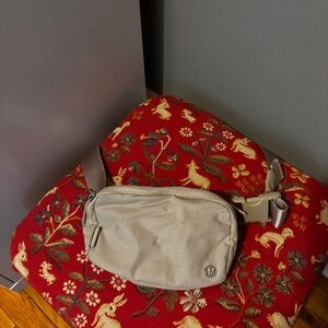 lululemon athletica belt bag
